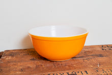 Load image into Gallery viewer, Orange Pyrex 403 Nesting Bowl Vintage 2.5 Quart Kitchenware Ovenware - Eagle&#39;s Eye Finds
