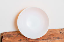 Load image into Gallery viewer, Orange Pyrex 403 Nesting Bowl Vintage 2.5 Quart Kitchenware Ovenware - Eagle&#39;s Eye Finds
