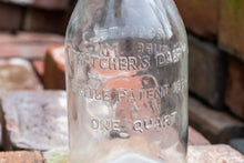 Load image into Gallery viewer, Thatcher&#39;s Dairy Milk Bottle Vintage Glass Milk Bottle with Wire Bail - Eagle&#39;s Eye Finds
