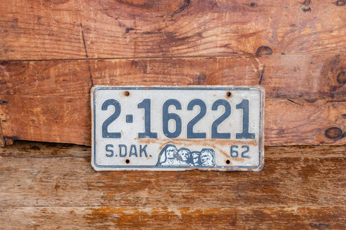 South Dakota 1962 License Plate Vintage Mount Rushmore Wall Hanging Decor - Eagle's Eye Finds