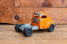 Load image into Gallery viewer, Hubley Stake Truck 500 Series Vintage Orange Toy Flatbed Stake Trailer Truck - Eagle&#39;s Eye Finds

