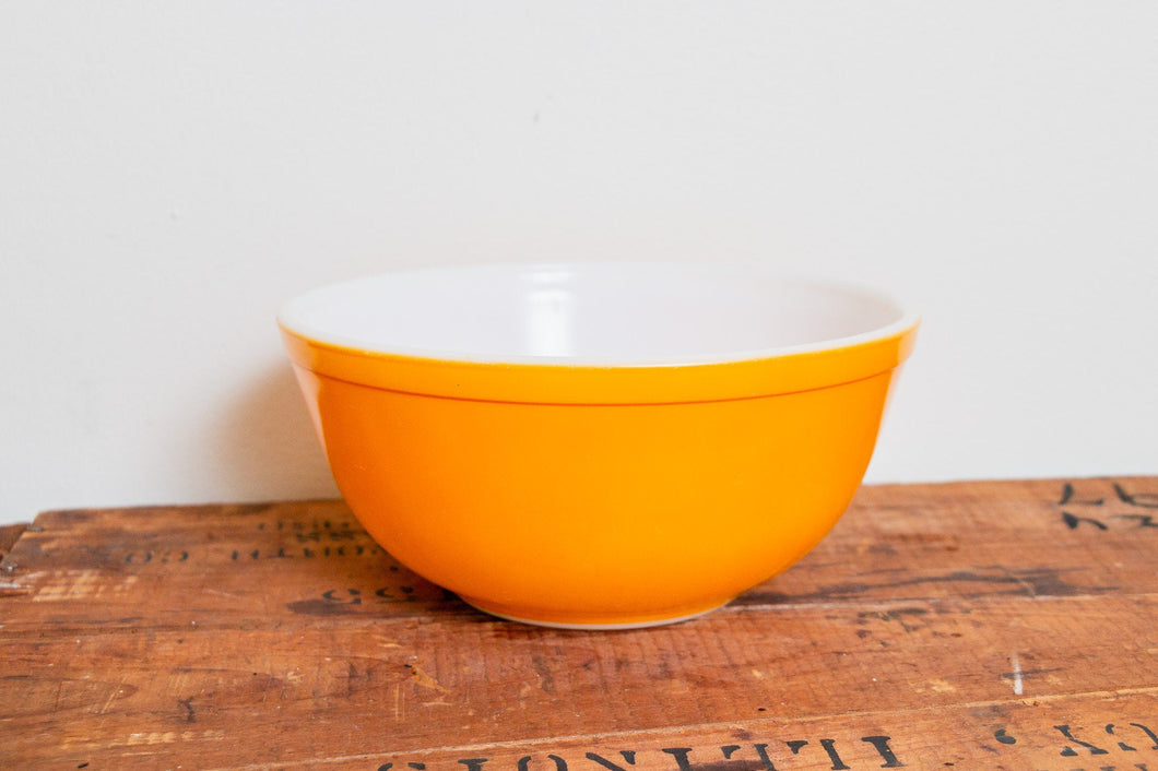 Orange Pyrex 403 Nesting Bowl Vintage 2.5 Quart Kitchenware Ovenware - Eagle's Eye Finds