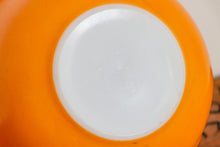 Load image into Gallery viewer, Orange Pyrex 403 Nesting Bowl Vintage 2.5 Quart Kitchenware Ovenware - Eagle&#39;s Eye Finds
