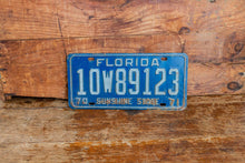 Load image into Gallery viewer, Florida 1971 W License Plate Sunshine State Vintage Wall Hanging Decor - Eagle&#39;s Eye Finds

