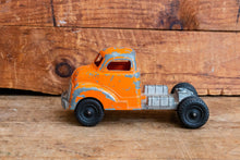 Load image into Gallery viewer, Hubley Stake Truck 500 Series Vintage Orange Toy Flatbed Stake Trailer Truck - Eagle&#39;s Eye Finds
