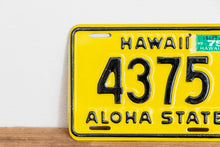 Load image into Gallery viewer, Hawaii 1975 Motorcycle License Plate Vintage Wall Hanging Decor - Eagle&#39;s Eye Finds
