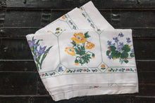 Load image into Gallery viewer, 1950&#39;s Cotton Tablecloth, Vintage Floral Print, Cottage Kitchen Decor, Rectangle 82 x 61 in - Eagle&#39;s Eye Finds
