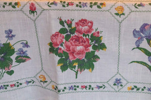 1950's Cotton Tablecloth, Vintage Floral Print, Cottage Kitchen Decor, Rectangle 82 x 61 in - Eagle's Eye Finds