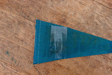 Load image into Gallery viewer, Williamsburg Virginia Blue Felt Pennant Vintage Wall Hanging Decor - Eagle&#39;s Eye Finds
