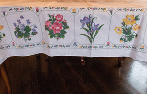 1950's Cotton Tablecloth, Vintage Floral Print, Cottage Kitchen Decor, Rectangle 82 x 61 in - Eagle's Eye Finds