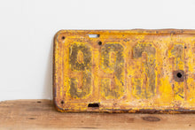 Load image into Gallery viewer, Iowa 1915 License Plate Vintage Yellow Rustic Wall Hanging Decor - Eagle&#39;s Eye Finds
