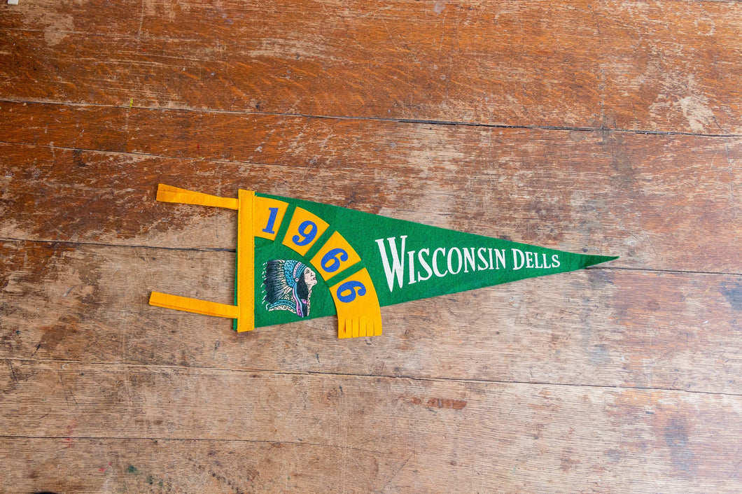 Wisconsin Dells 1966 Green Felt Pennant Vintage Wall Hanging Decor - Eagle's Eye Finds