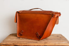 Load image into Gallery viewer, Leather Bike Bag Vintage NOS Bicycle Rear Rack Honey Bourbon Genuine Leather - Eagle&#39;s Eye Finds
