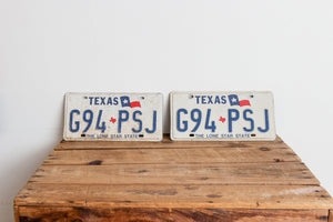 Texas 1998 License Plate Pair Vintage Wall Hanging Decor - Eagle's Eye Finds