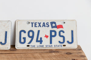 Texas 1998 License Plate Pair Vintage Wall Hanging Decor - Eagle's Eye Finds