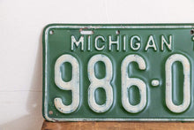 Load image into Gallery viewer, 1928 Michigan License Plate Pair Vintage YOM Original Paint Car Decor - Eagle&#39;s Eye Finds
