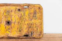 Load image into Gallery viewer, Iowa 1915 License Plate Vintage Yellow Rustic Wall Hanging Decor - Eagle&#39;s Eye Finds
