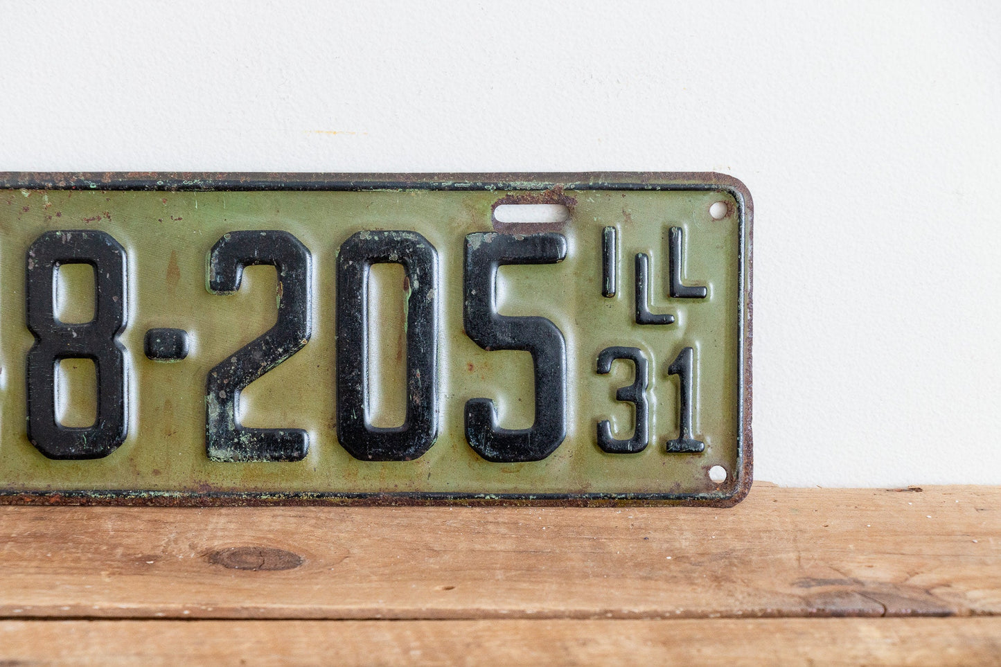 Illinois 1931 License Plate Vintage Wall Hanging Decor - Eagle's Eye Finds