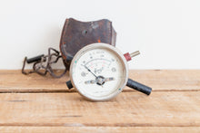 Load image into Gallery viewer, Hoyt AC Pocket Voltmeter Vintage Radio Tester - Eagle&#39;s Eye Finds
