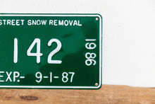 Load image into Gallery viewer, Detroit 1986 Snow Removal License Plate Vintage Green Michigan Wall Hanging Decor - Eagle&#39;s Eye Finds
