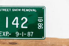 Load image into Gallery viewer, Detroit 1986 Snow Removal License Plate Vintage Green Michigan Wall Hanging Decor - Eagle&#39;s Eye Finds

